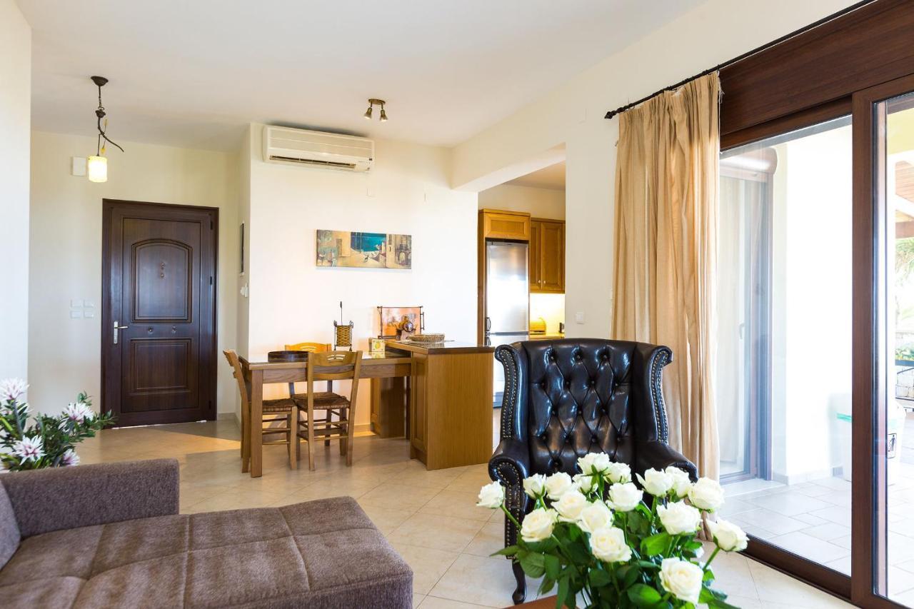 Belvedere Villas Prasiai Exteriör bild