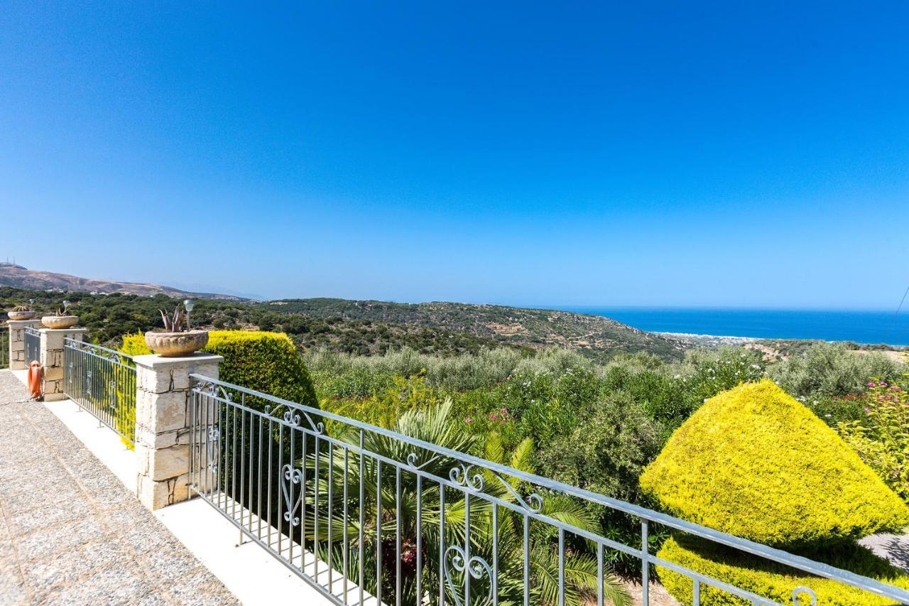 Belvedere Villas Prasiai Exteriör bild